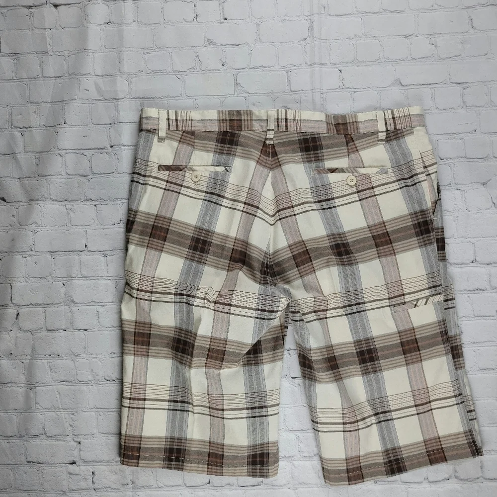 BUZZ 83 Men's Plaid Bermuda Shorts‎